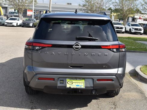New 2026 Nissan Pathfinder SL FWD image 8