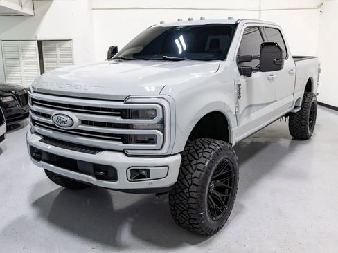 Used 2025 Ford F250 Platinum AWD/4WD image 4
