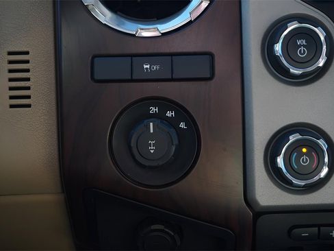 Used 2013 Ford F350 Lariat w/ Chrome Pkg image 29