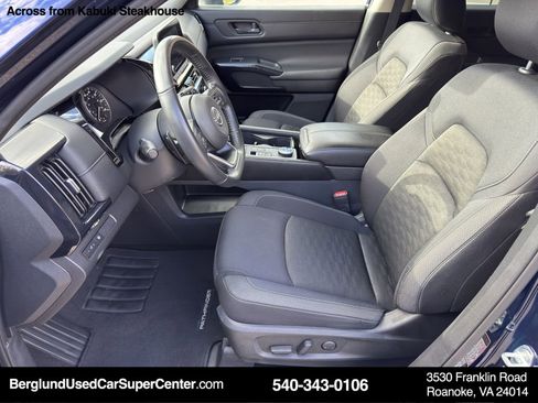 Used 2024 Nissan Pathfinder SV image 11