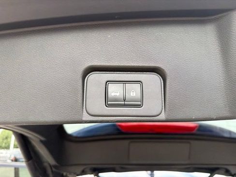 Used 2025 Nissan Rogue SV AWD/4WD image 25