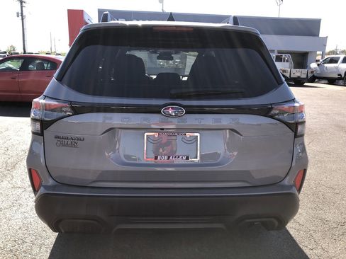 Used 2025 Subaru Forester Premium image 11