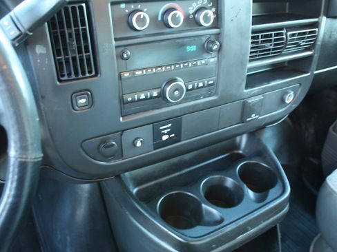 Used 2016 Chevrolet Express 3500 image 23