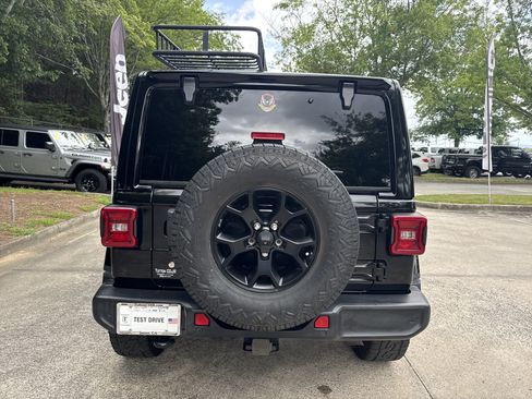 Used 2018 Jeep Wrangler Unlimited Sahara w/ Quick Order Package 24M Moab AWD/4WD image 6