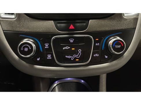Used 2018 Chevrolet Malibu LT w/ Leather Package FWD image 14