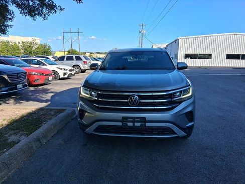 Used 2022 Volkswagen Atlas Cross Sport SE FWD image 2
