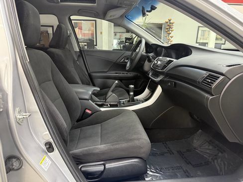 Used 2013 Honda Accord EX image 17