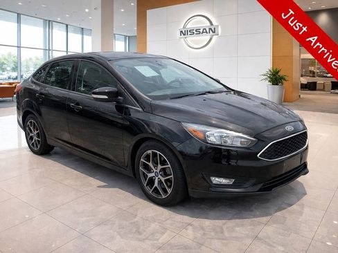 Used 2017 Ford Focus SEL FWD image 1