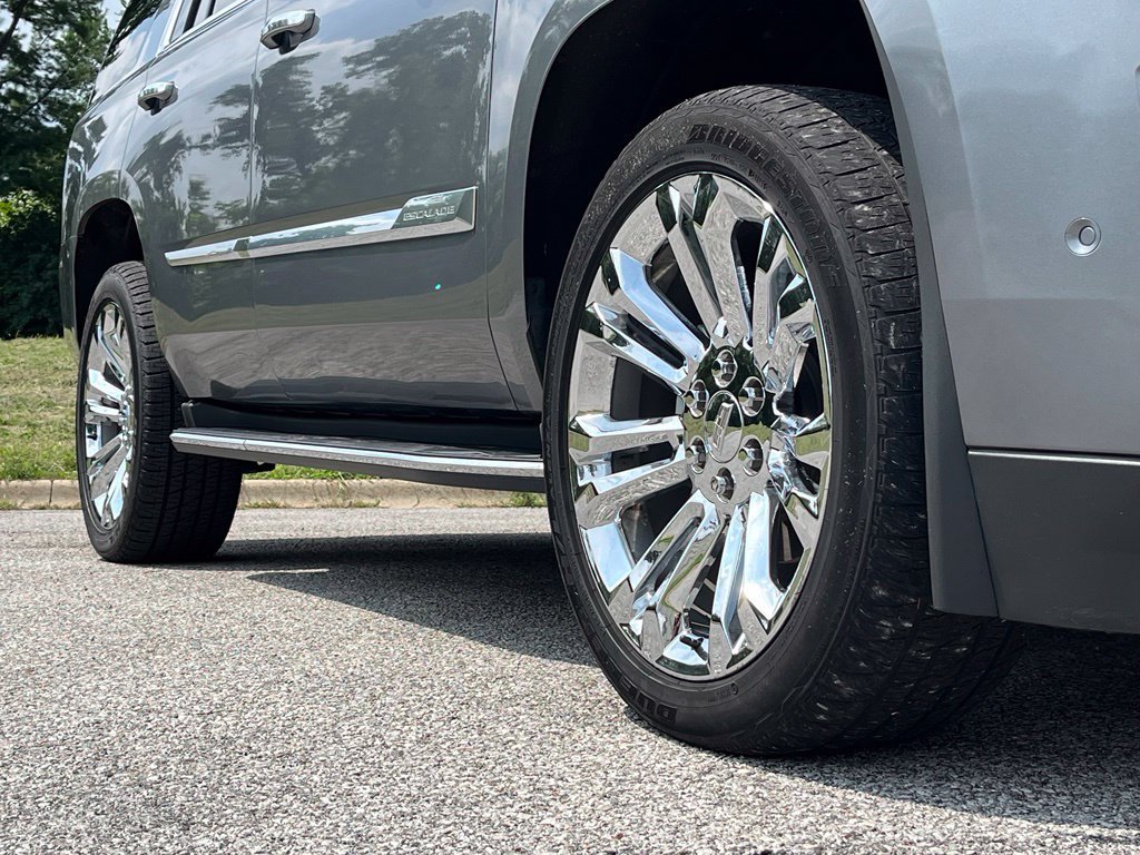 Used 2018 Cadillac Escalade Luxury w/ LPO, Radiant Package AWD/4WD image 9