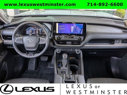 Used 2024 Toyota Grand Highlander AWD image 16