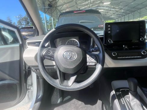 Used 2022 Toyota Corolla LE image 7