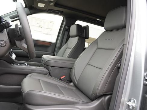 New 2026 GMC Yukon XL Denali w/ Denali Reserve Package image 18