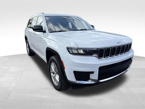 Used 2022 Jeep Grand Cherokee L Laredo w/ Luxury Tech Group I AWD/4WD image 2