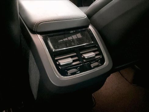 Used 2022 Volvo XC60 B5 Inscription w/ Advanced Package image 34