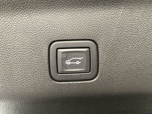Used 2025 Chevrolet Suburban RST w/ Comfort Package RWD image 12
