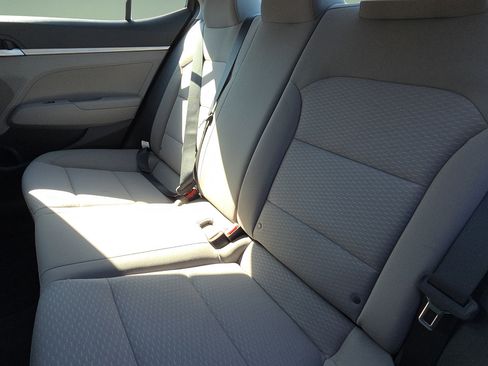 Used 2019 Hyundai Elantra SE FWD image 20
