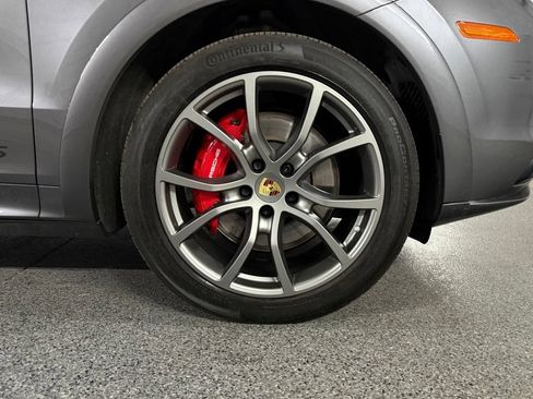 Used 2022 Porsche Cayenne GTS AWD/4WD image 8