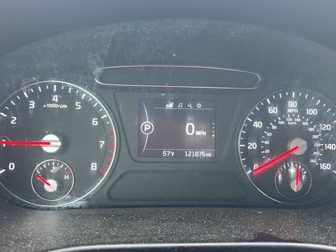 Used 2017 Kia Sorento AWD image 9