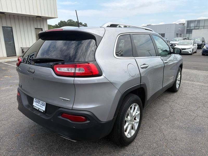 Used 2016 Jeep Cherokee Latitude w/ Safety/Convenience Group AWD/4WD image 8