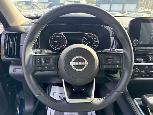 Used 2022 Nissan Pathfinder SV image 21