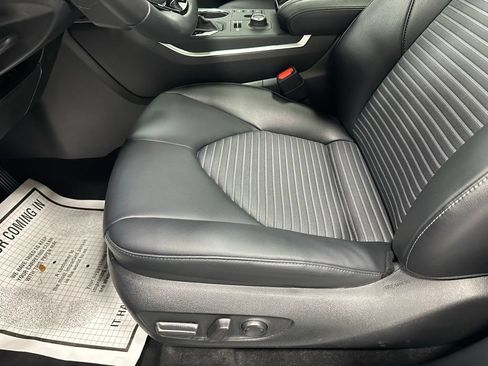 Used 2025 Toyota Highlander XSE AWD/4WD image 13