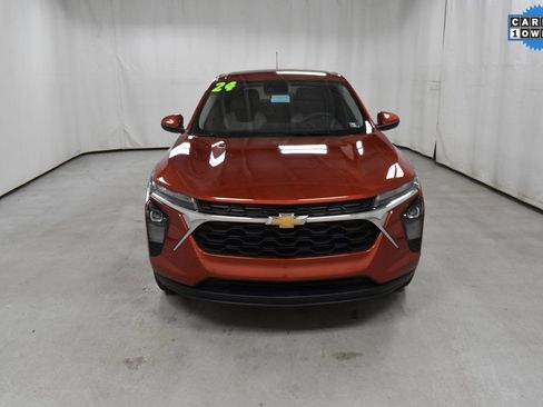 Used 2024 Chevrolet Trax LS w/ LS Convenience Package image 4