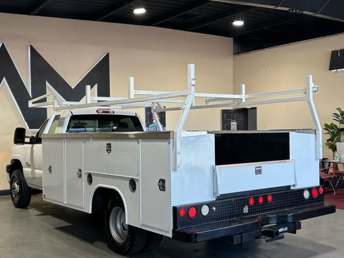 Used 2003 Chevrolet Silverado 3500 161.5  W.B. 2D image 4