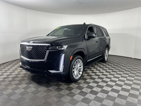 Used 2023 Cadillac Escalade Premium Luxury image 3