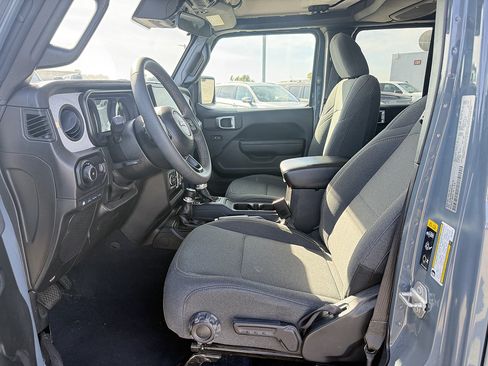 Used 2024 Jeep Wrangler Unlimited AWD/4WD image 5