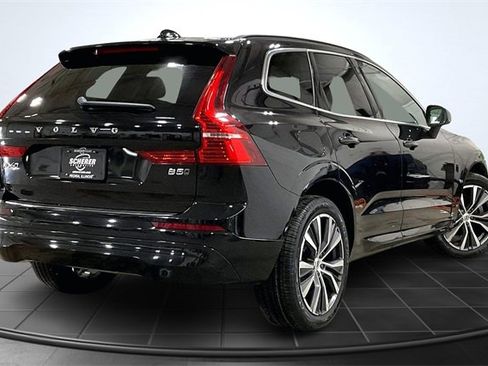 Certified 2022 Volvo XC60 B5 Momentum w/ Climate Package image 3