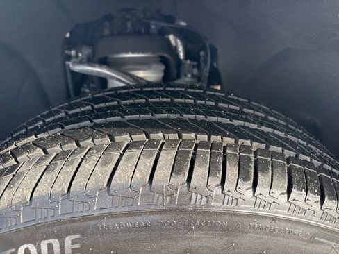 Used 2023 Cadillac Escalade ESV Sport Platinum w/ LPO, ONYX Package image 38