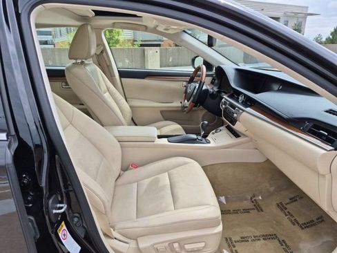 Used 2014 Lexus ES 300h w/ Luxury Package w/Bamboo Trim FWD image 20