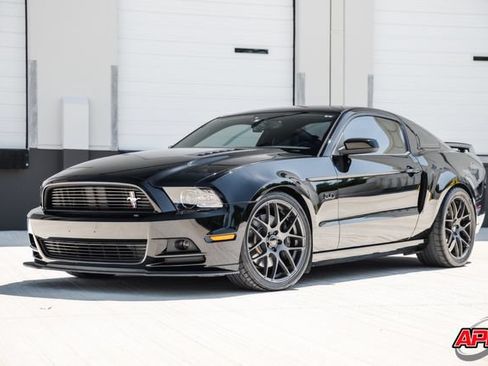Used 2013 Ford Mustang GT Premium RWD image 10