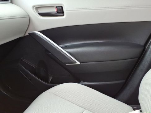 Used 2024 Toyota Corolla Cross LE image 22