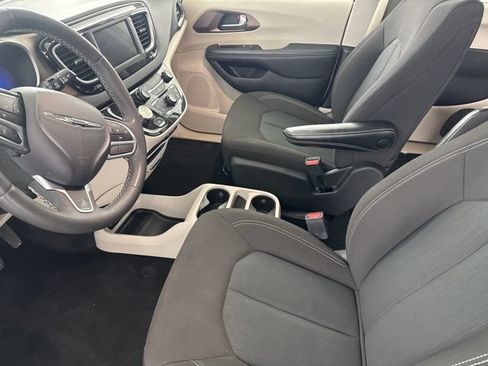 Used 2023 Chrysler Voyager LX FWD image 20