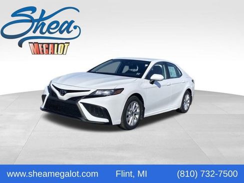 Used 2023 Toyota Camry SE image 1