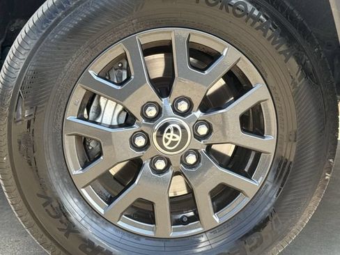 Used 2025 Toyota 4Runner SR5 AWD/4WD image 9