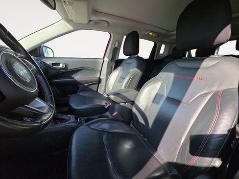Used 2018 Jeep Compass Trailhawk w/ Leather Interior Group AWD/4WD image 9