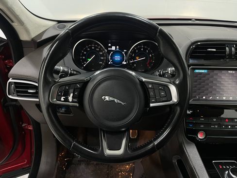 Used 2019 Jaguar F-PACE Prestige image 23