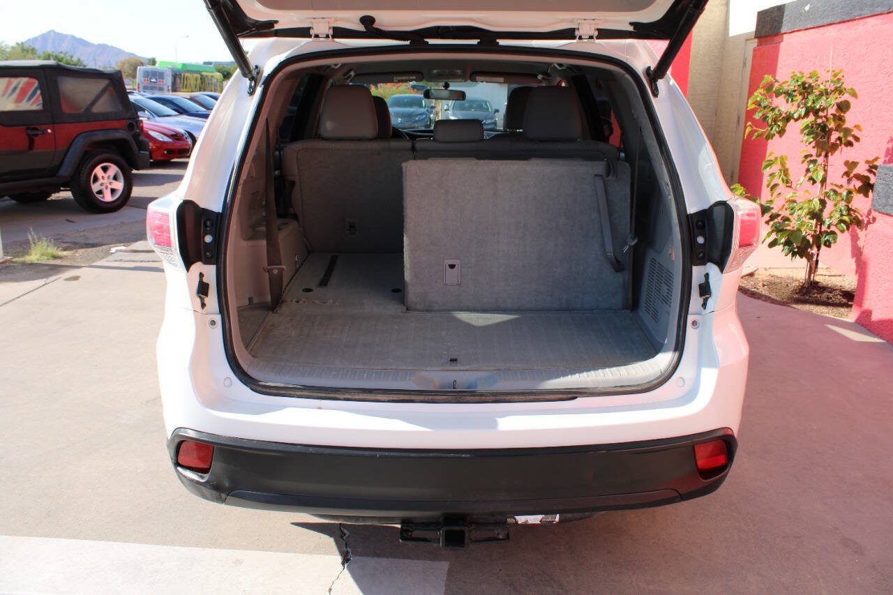 Used 2015 Toyota Highlander Plus AWD/4WD image 6