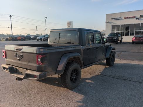 Used 2024 Jeep Gladiator Sport AWD/4WD image 5