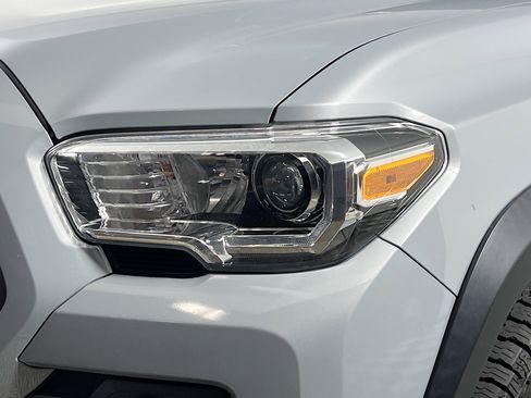 Used 2021 Toyota Tacoma TRD Off-Road RWD image 12