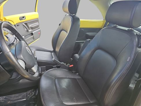 Used 2010 Volkswagen Beetle Coupe FWD image 18