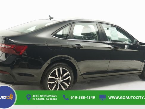 Used 2025 Volkswagen Jetta SE FWD image 6