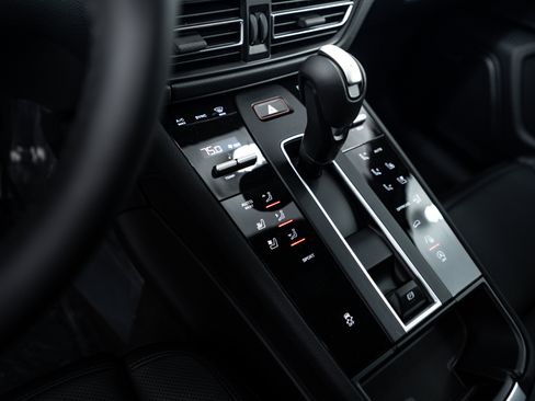 New 2026 Porsche Macan AWD/4WD image 15