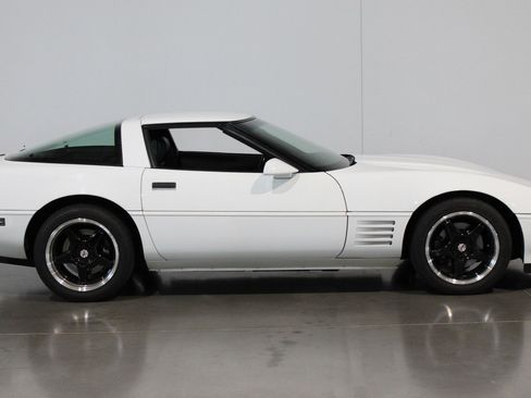Used 1992 Chevrolet Corvette Coupe RWD image 28