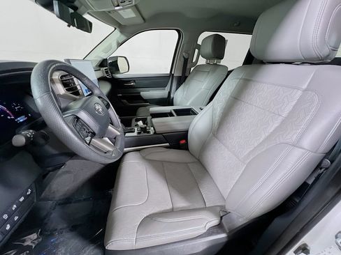 Used 2024 Toyota Tundra Limited AWD/4WD image 18