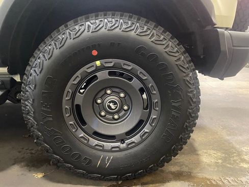 New 2025 Ford Bronco Badlands w/ Sasquatch Package image 24