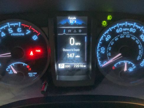 Used 2021 Toyota Tacoma TRD Off-Road w/ Technology Package AWD/4WD image 10