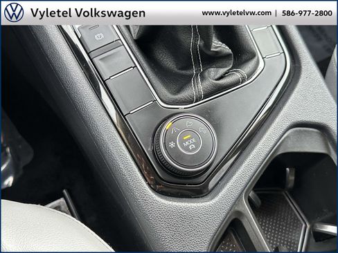 Certified 2023 Volkswagen Taos SE w/ Black Wheel Package image 30
